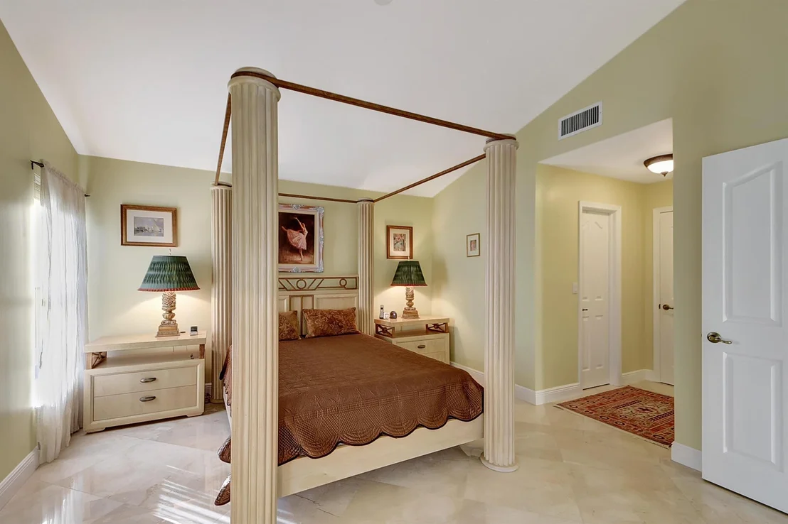 Photo of 120 Harbor Lake Circle