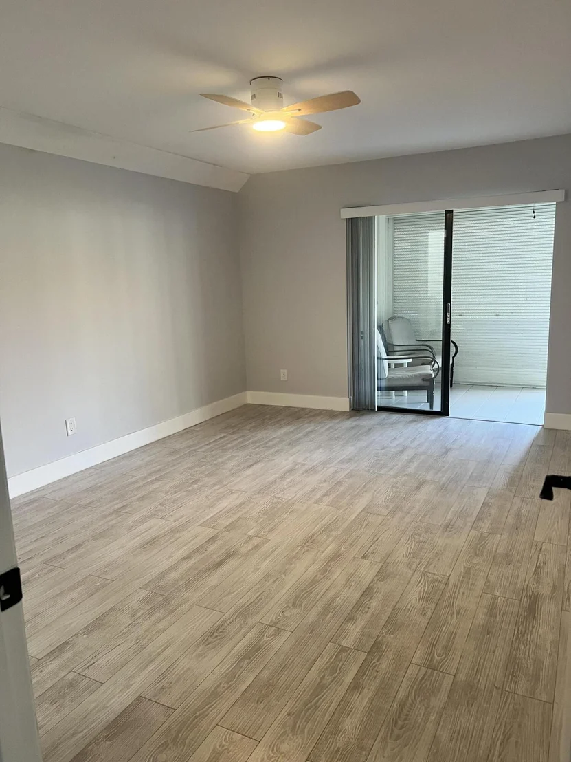Photo of Unit C at 901 Pinecrest Circle
