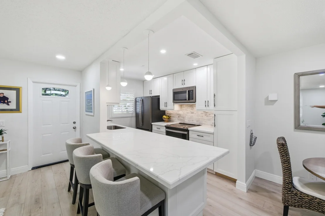Photo of Unit D at 957 Circle Drive