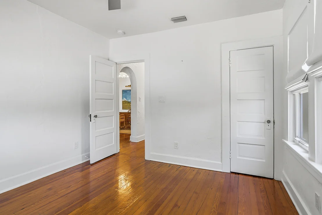 Photo of 810 Avon Road
