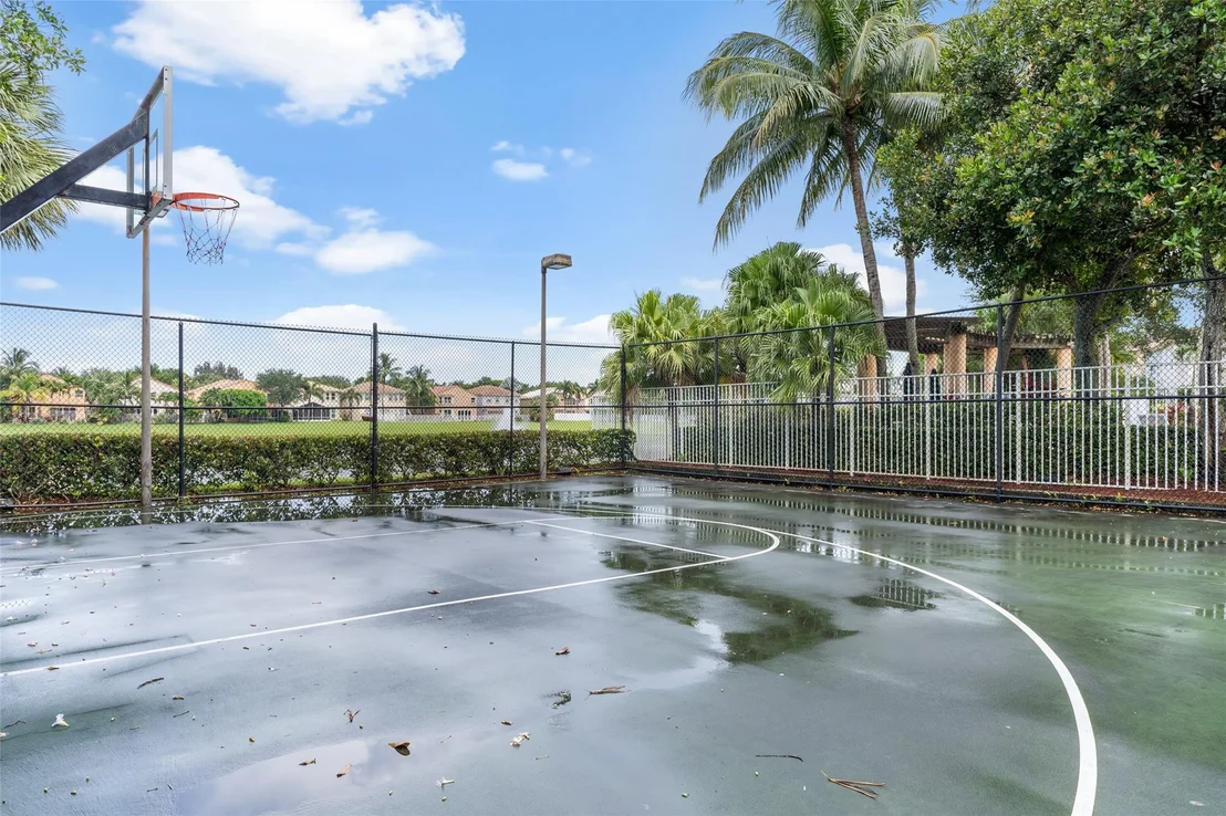 Photo of 4786 S Classical Boulevard