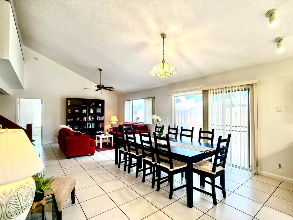 Photo of 102 Maplecrest Circle