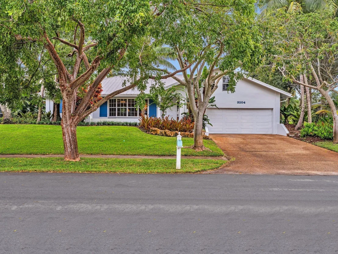 Photo of 3204 Lakeview Drive