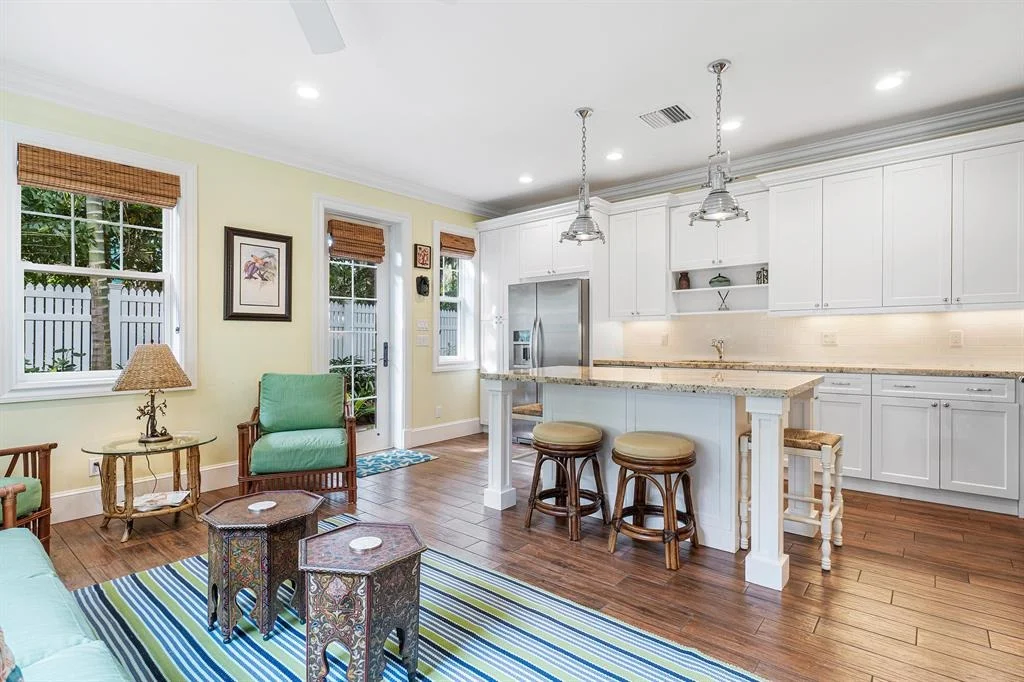 Photo of 550 Saturn Lane