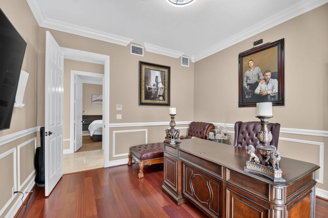 Photo of 718 Edgebrook Lane