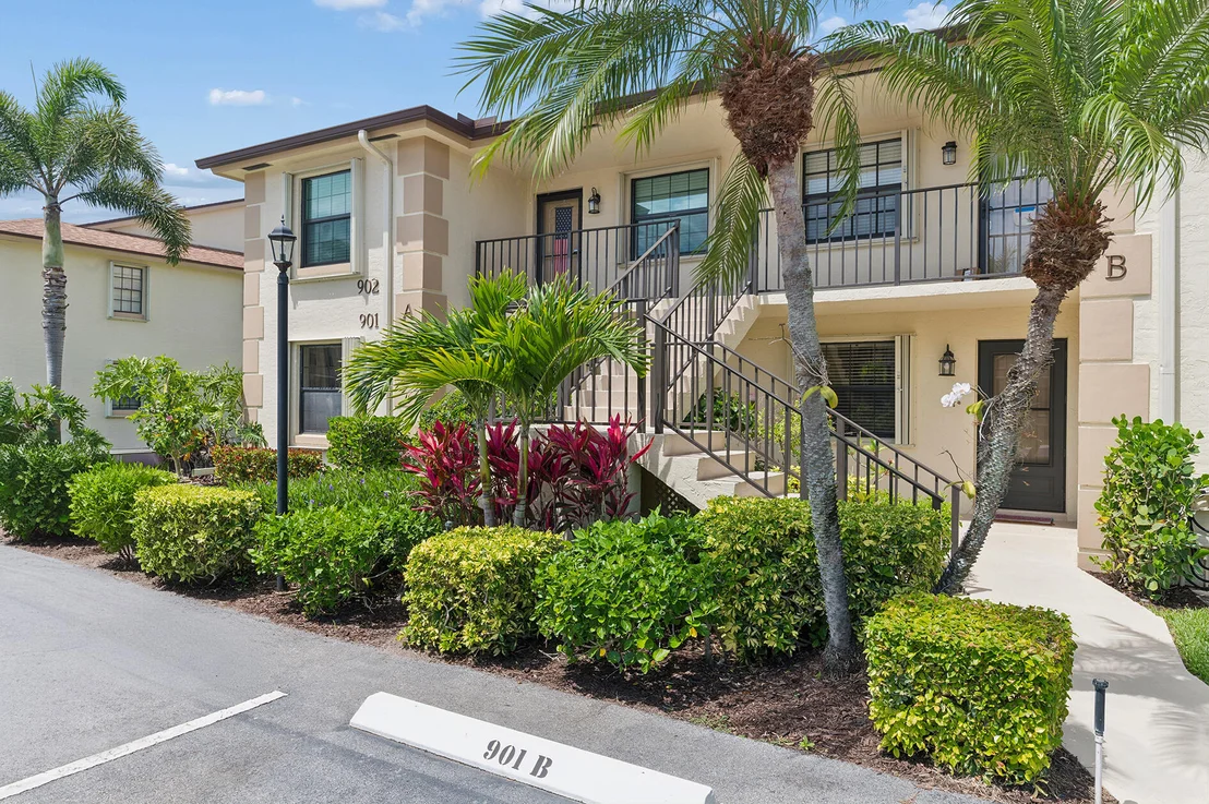 Photo of Unit A at 901 Pinecrest Circle