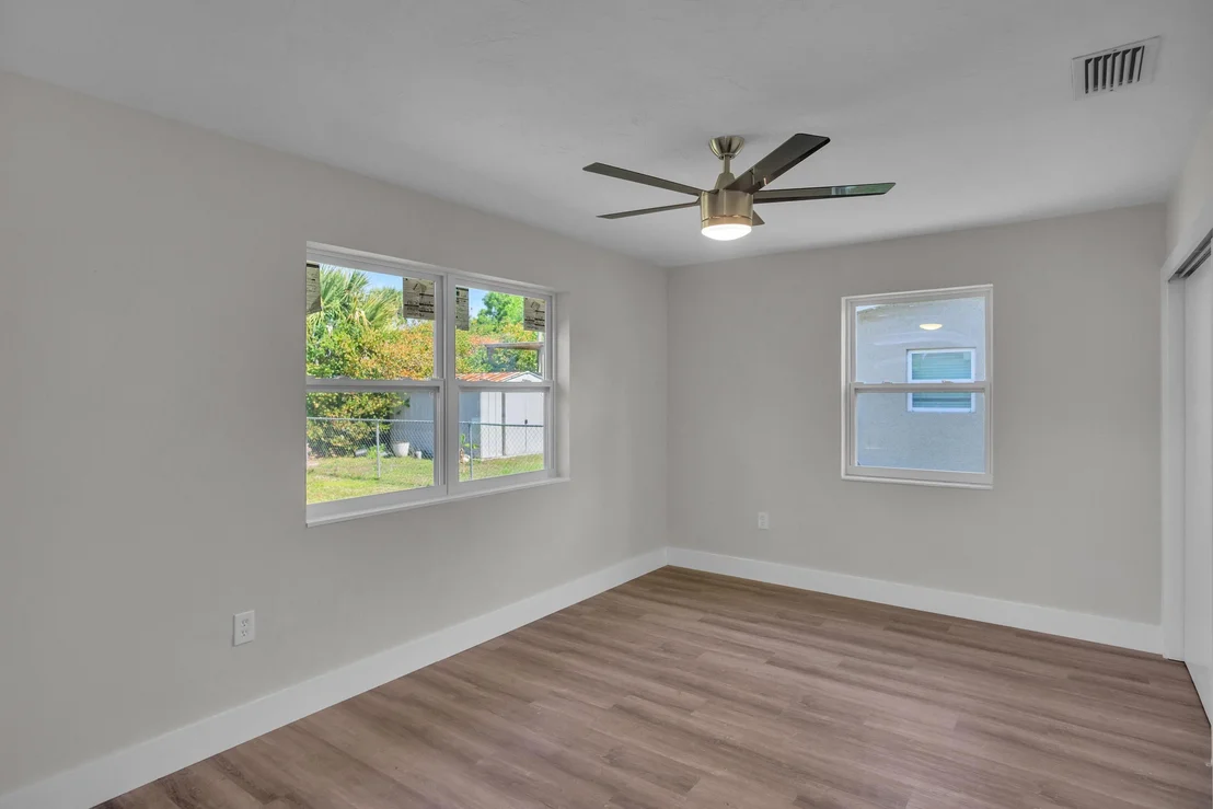 Photo of 817 SE 9th Court