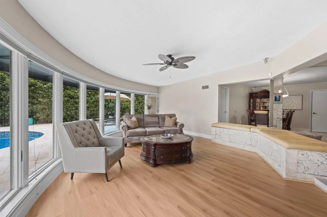 Photo of 910 Banyan Drive