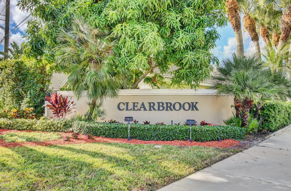 Photo of 2865 N Clearbrook Circle N