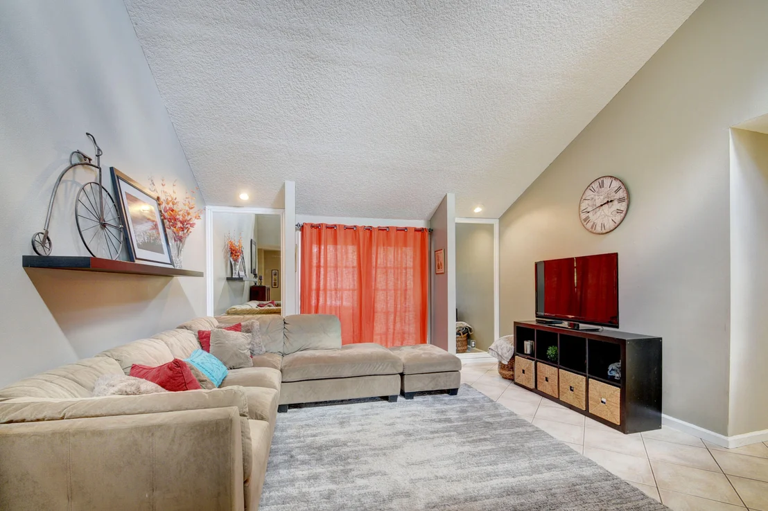 Photo of 822 Daffodil Drive