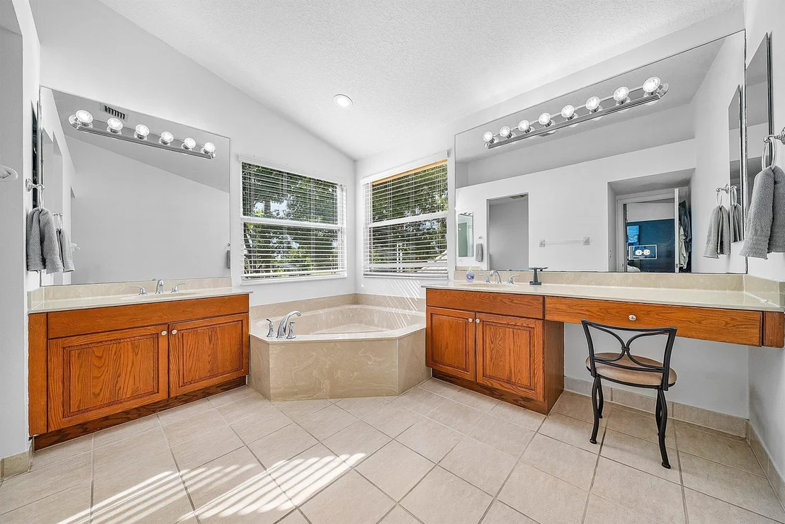 Photo of 1624 W Classical Boulevard