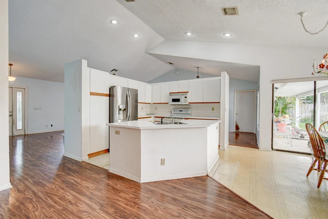 Photo of 5822 Sun Pointe Circle