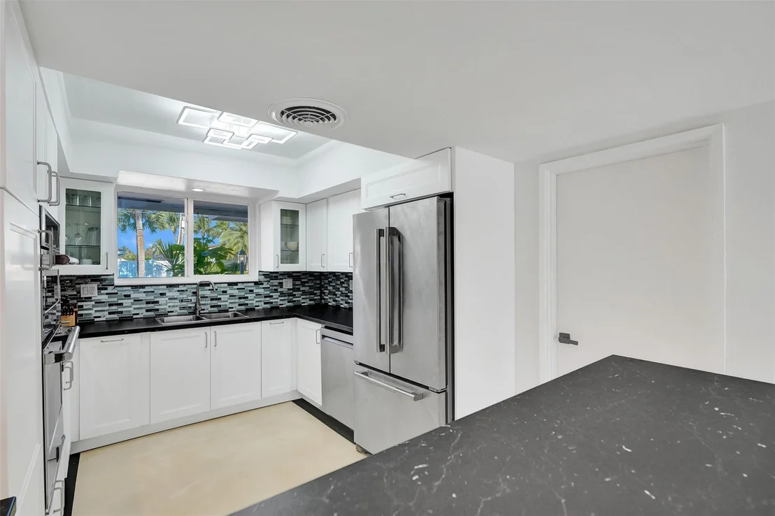 Photo of 850 SE 7th Avenue