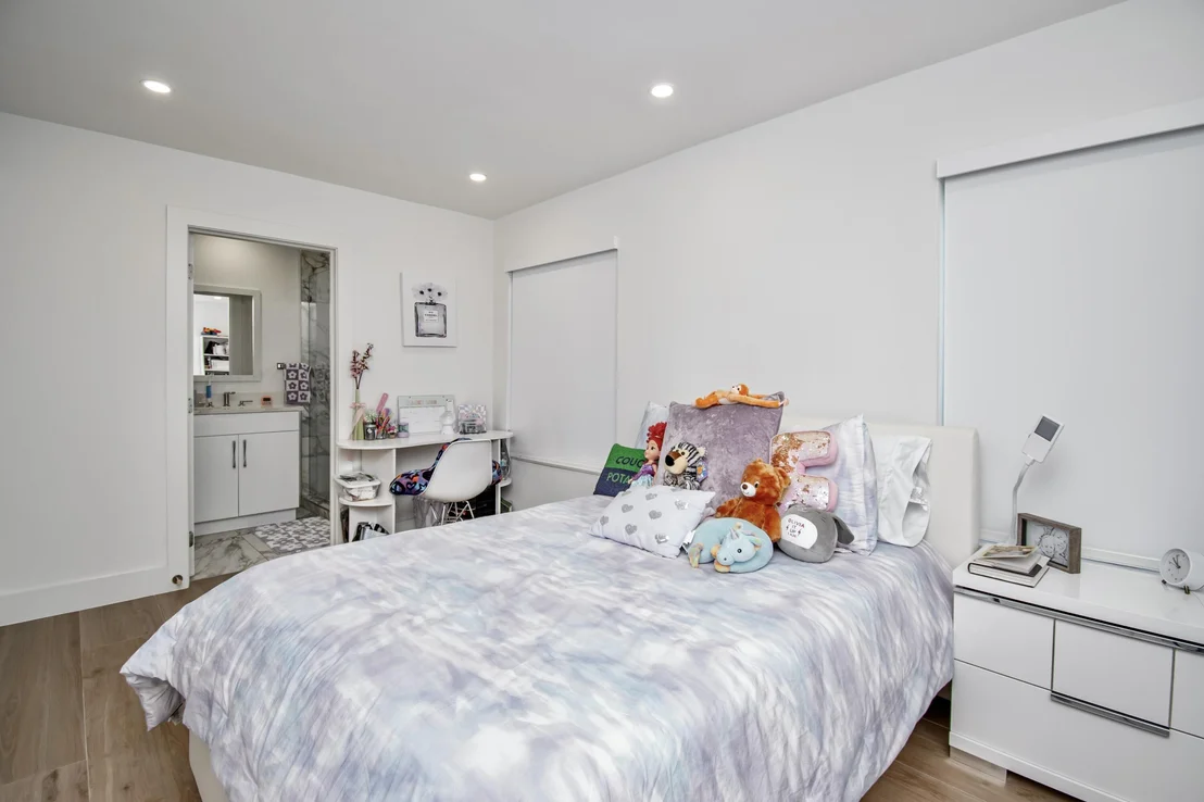 Photo of 7484 Malibu Crescent