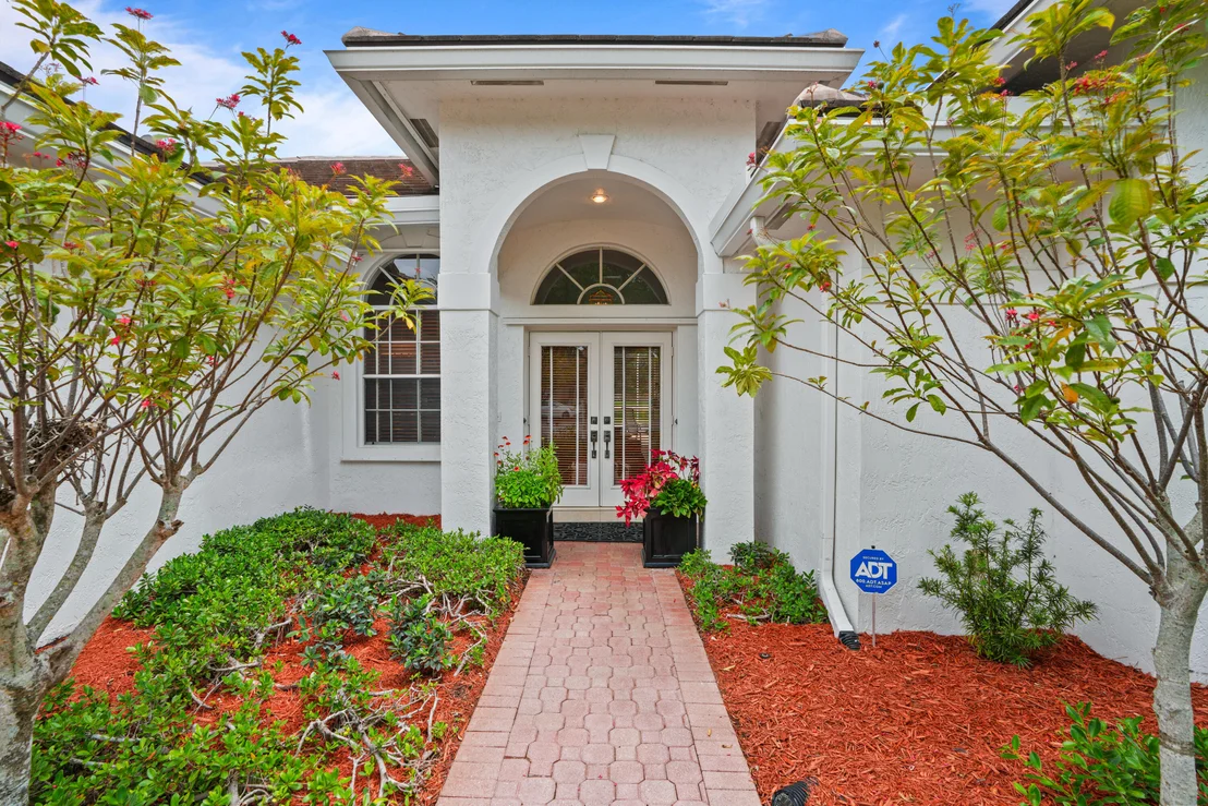 Photo of 16245 Seneca Circle