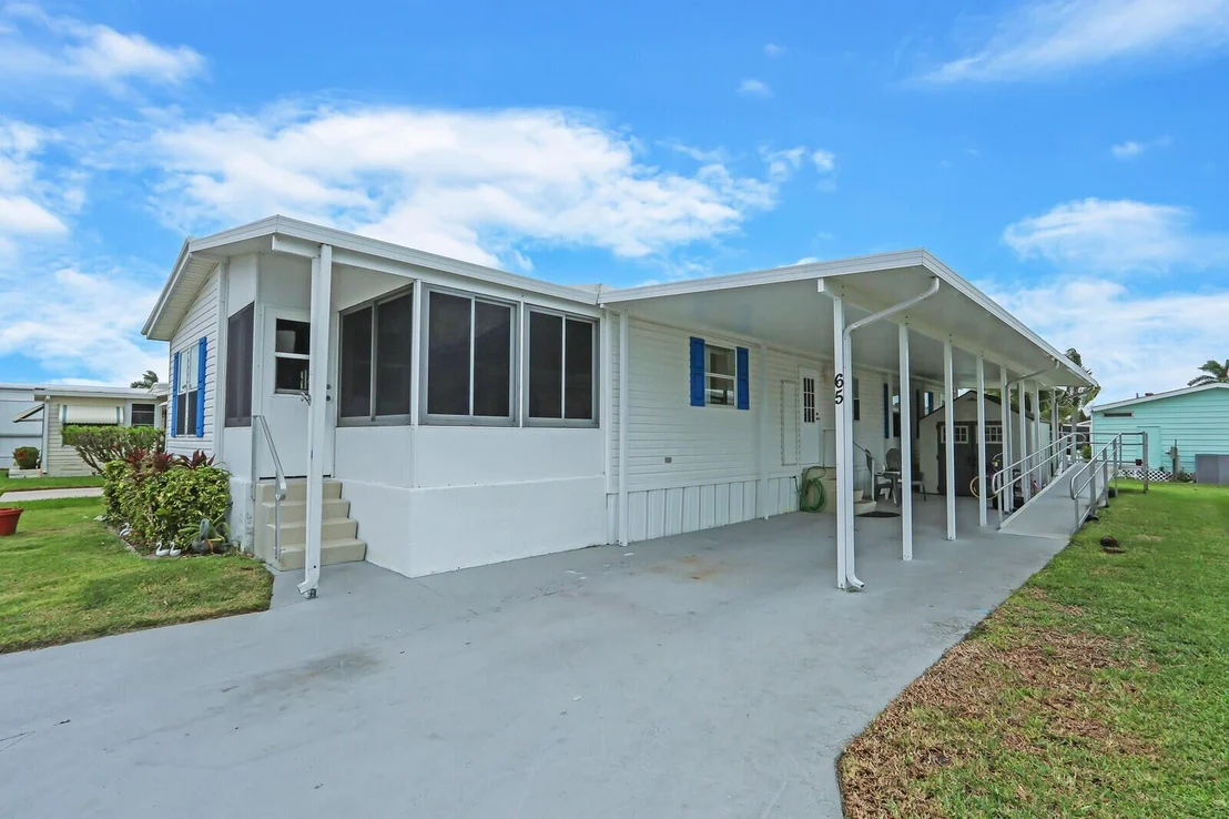 Photo of Unit 65 at 400 N A1a