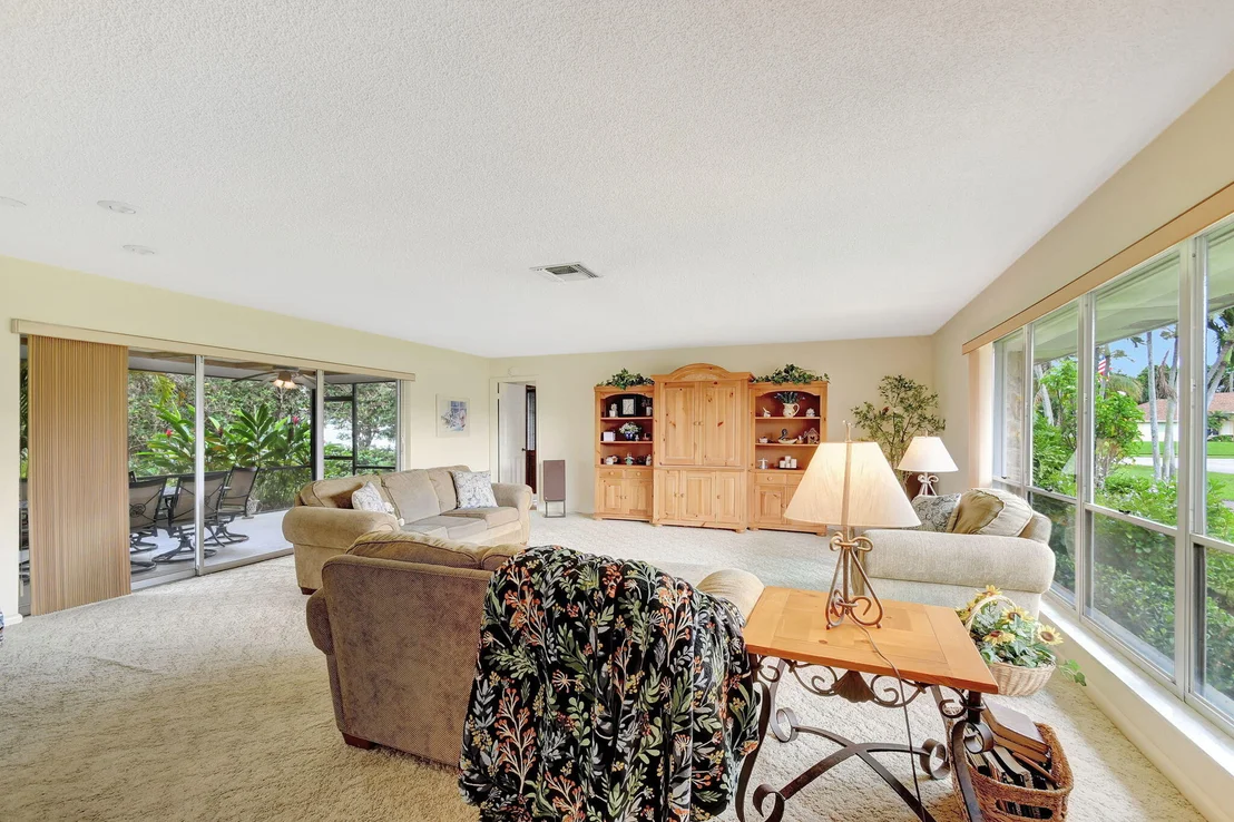 Photo of 8 W Cypress Road