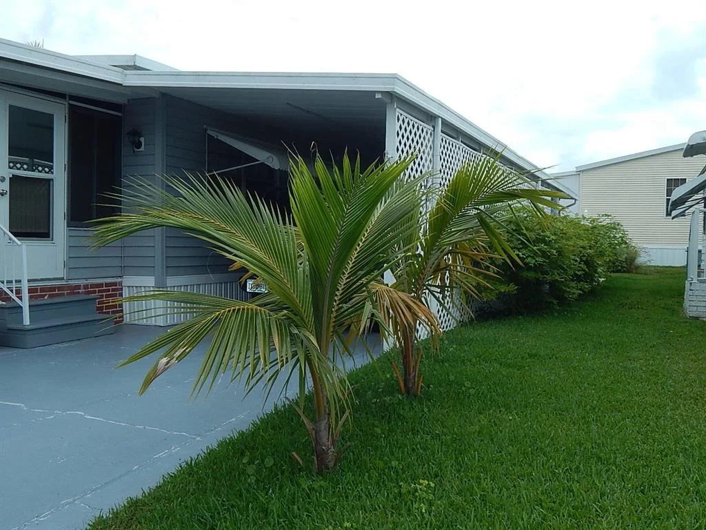 Photo of Unit 32 at 400 N A1a