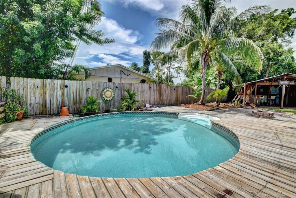 Photo of 15385 Monroe Road