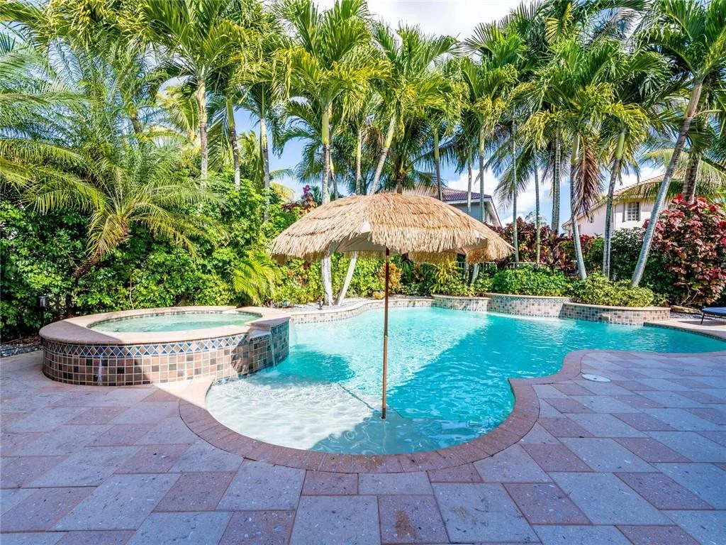Photo of 1672 Eagle Bend