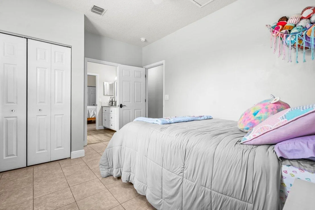 Photo of 18301 Hamlin Boulevard