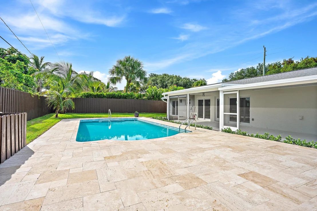 Photo of 109 E RIVERSIDE Drive