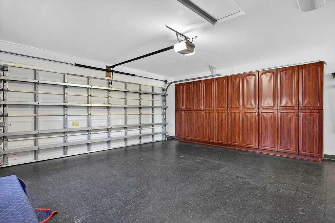 Photo of 513 S Riverside Drive
