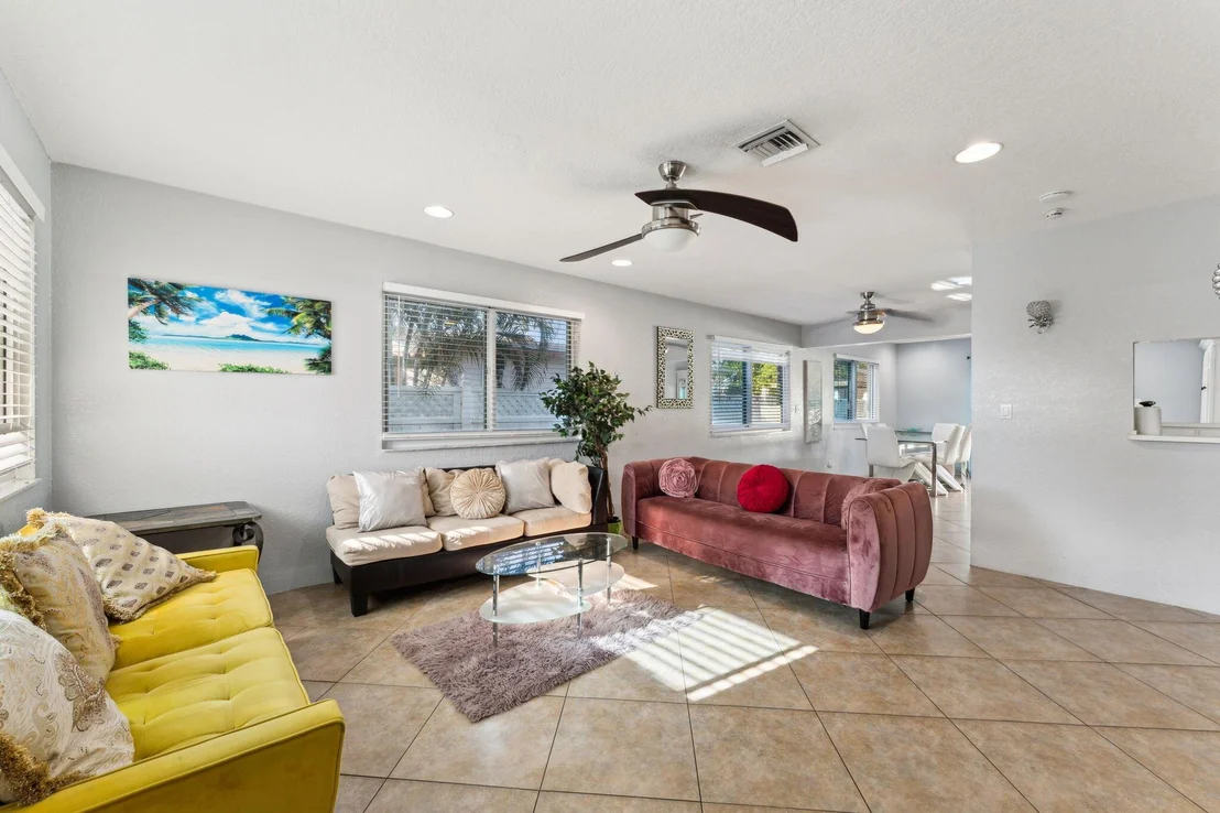 Photo of 718 NW 9th Avenue
