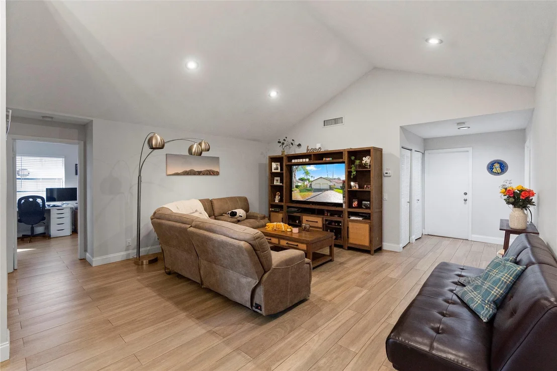 Photo of 2177 Montpeliar