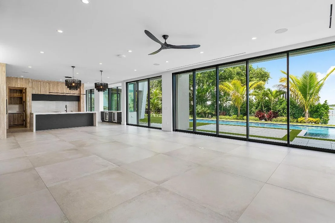 Photo of 3445 Harbor Road N
