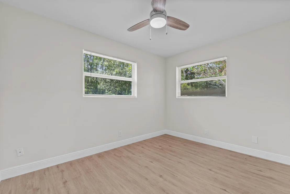 Photo of 4882 Lincoln Road