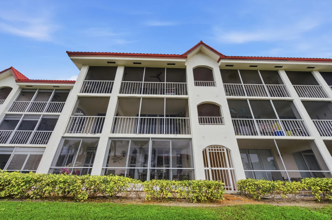 Photo of Unit F2 at 108 Half Moon Circle