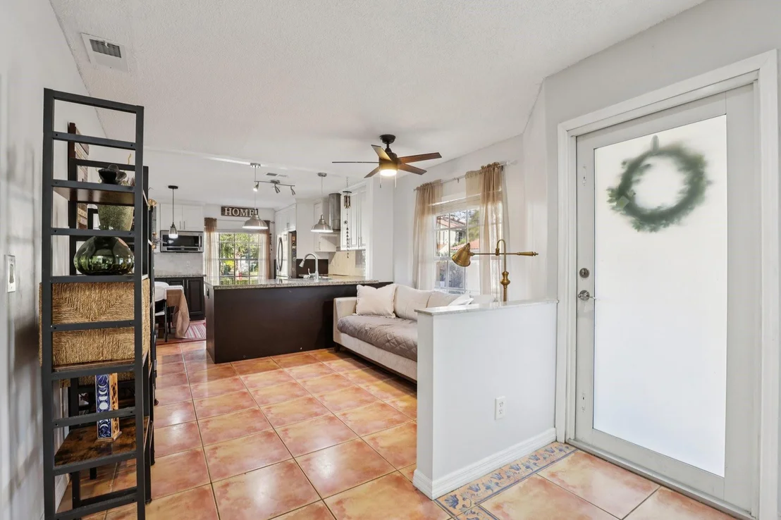 Photo of 972 Azure Lane