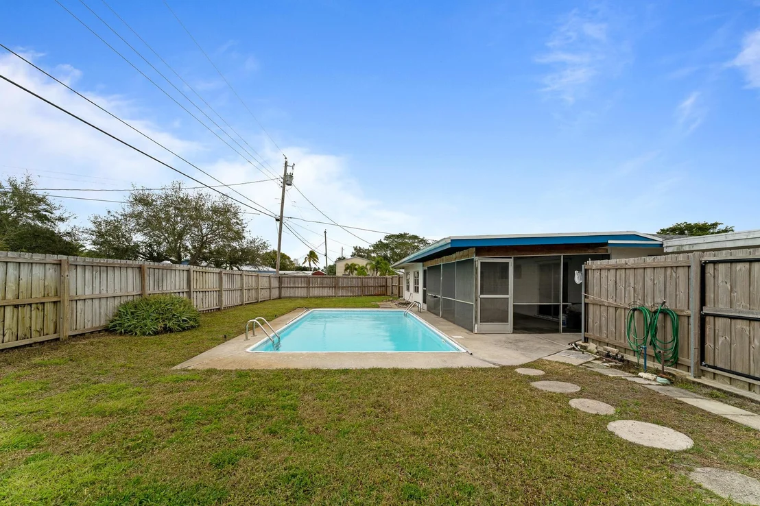 Photo of 1121 NW 15th Terrace