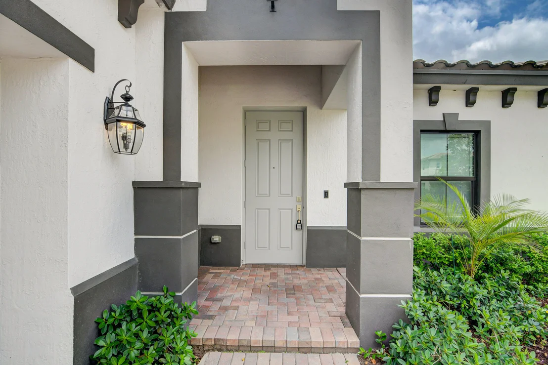 Photo of 1114 Whitcombe Drive