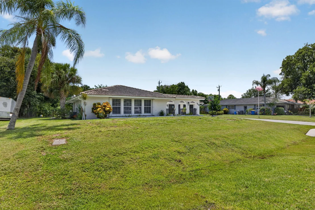 Photo of 2409 NW Everglades Boulevard