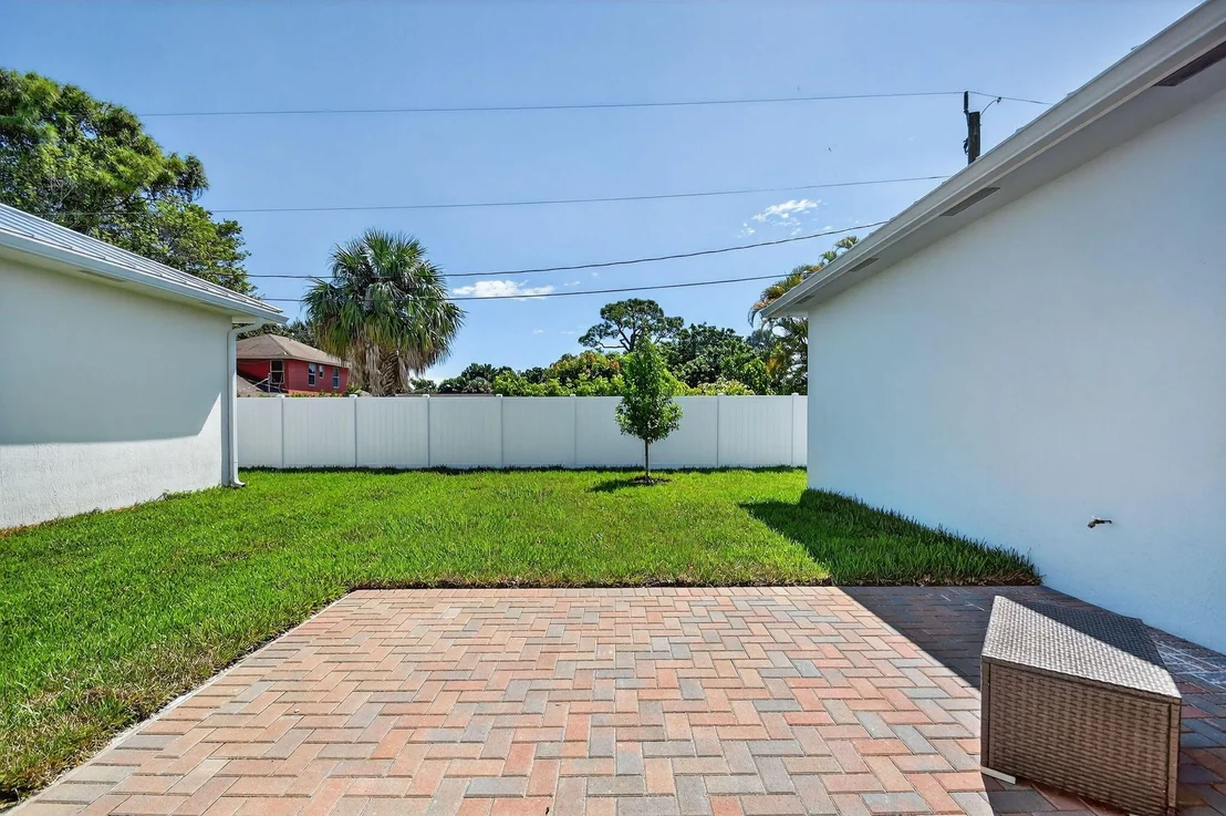 Photo of 607 N Loxahatchee Drive