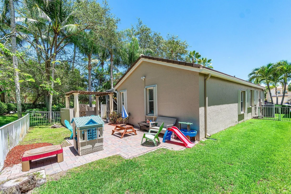 Photo of 6329 Stonehurst Circle