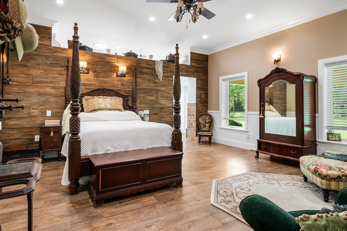 Photo of 6624 Dillman Road