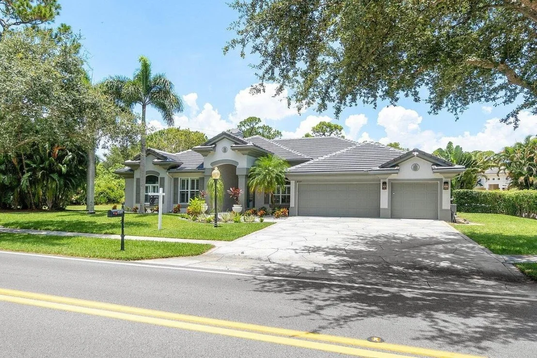 Photo of 8369 SE Island Way