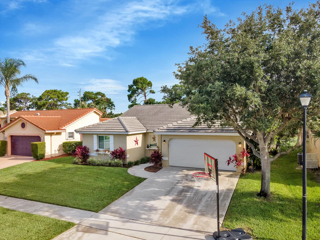 Photo of 5161 Rosen Boulevard
