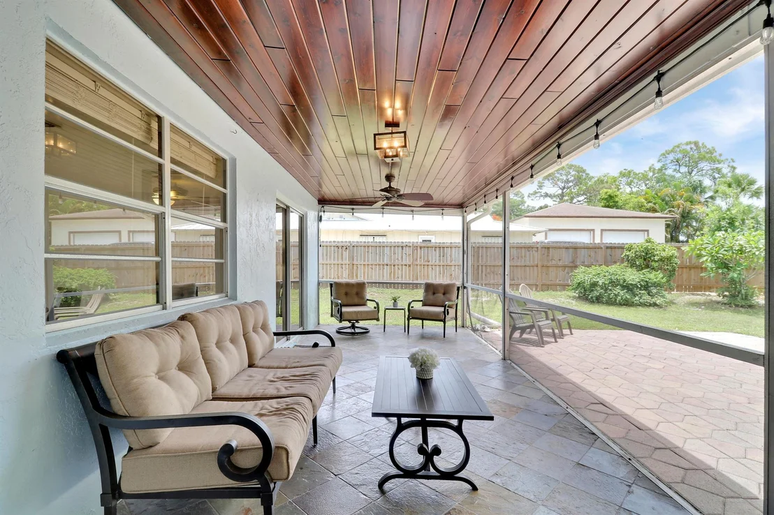 Photo of 612 Oak Ter Terrace