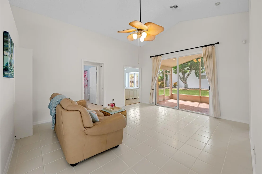 Photo of 1069 Aviary Road