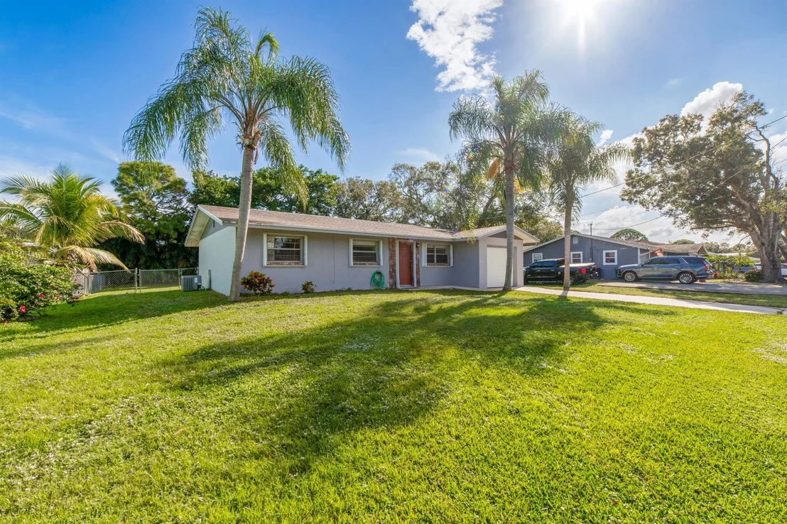 Photo of 6008 Palm Drive