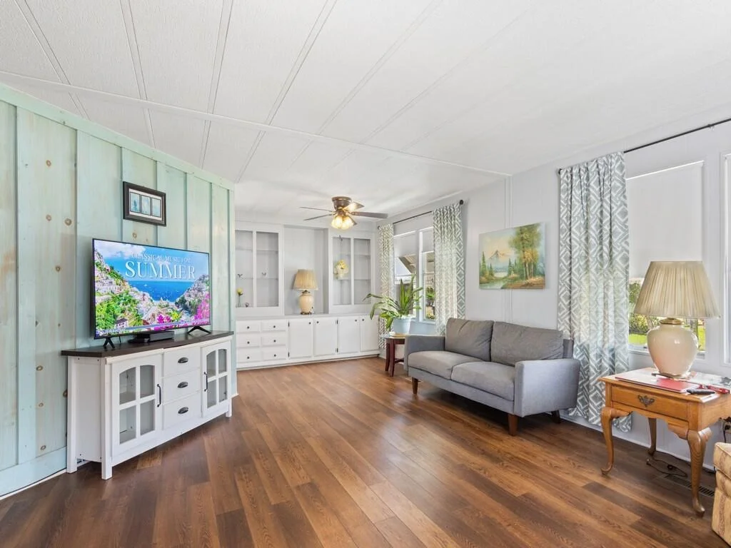Photo of 196 NE Emerald Drive