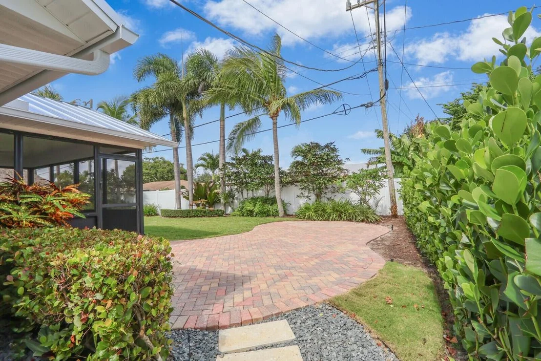Photo of 1 Beverly Road W