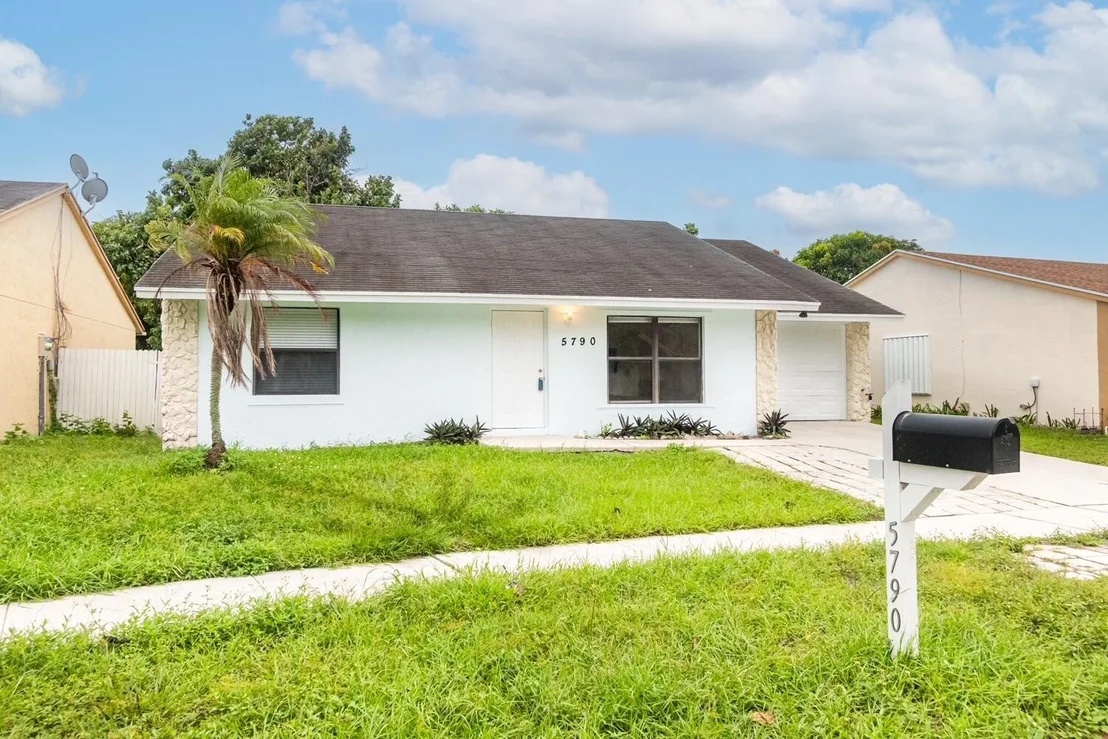 Photo of 5790 Ithaca Circle E