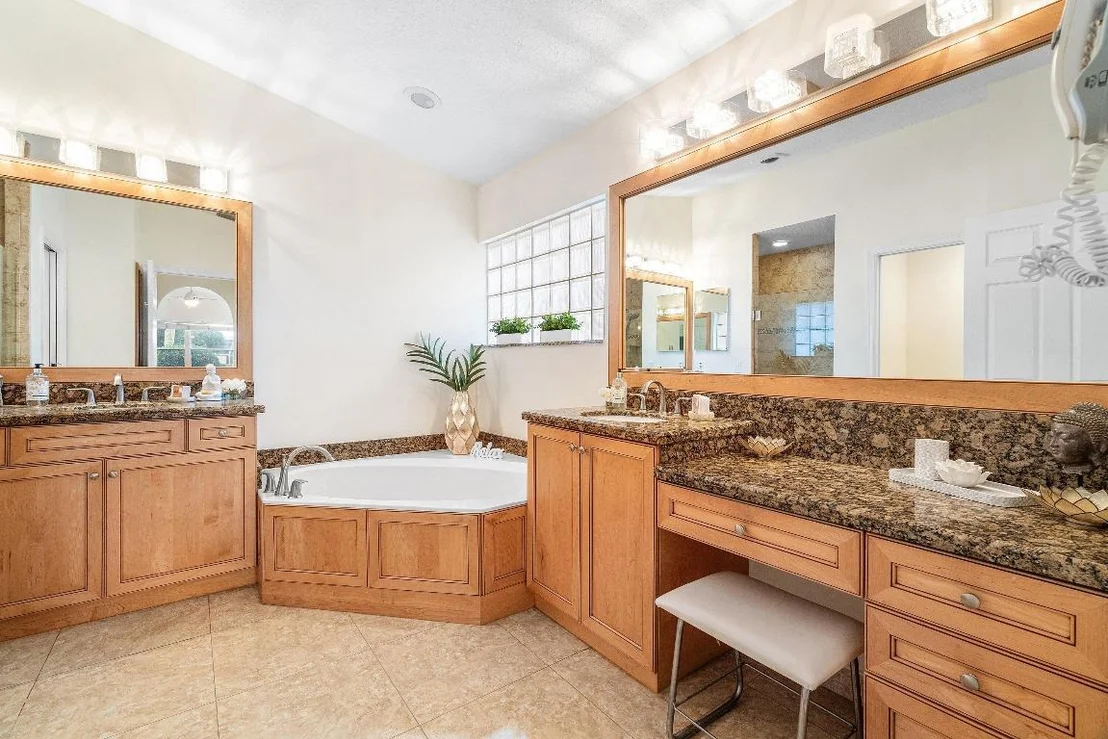 Photo of 6698 Sherbrook Drive