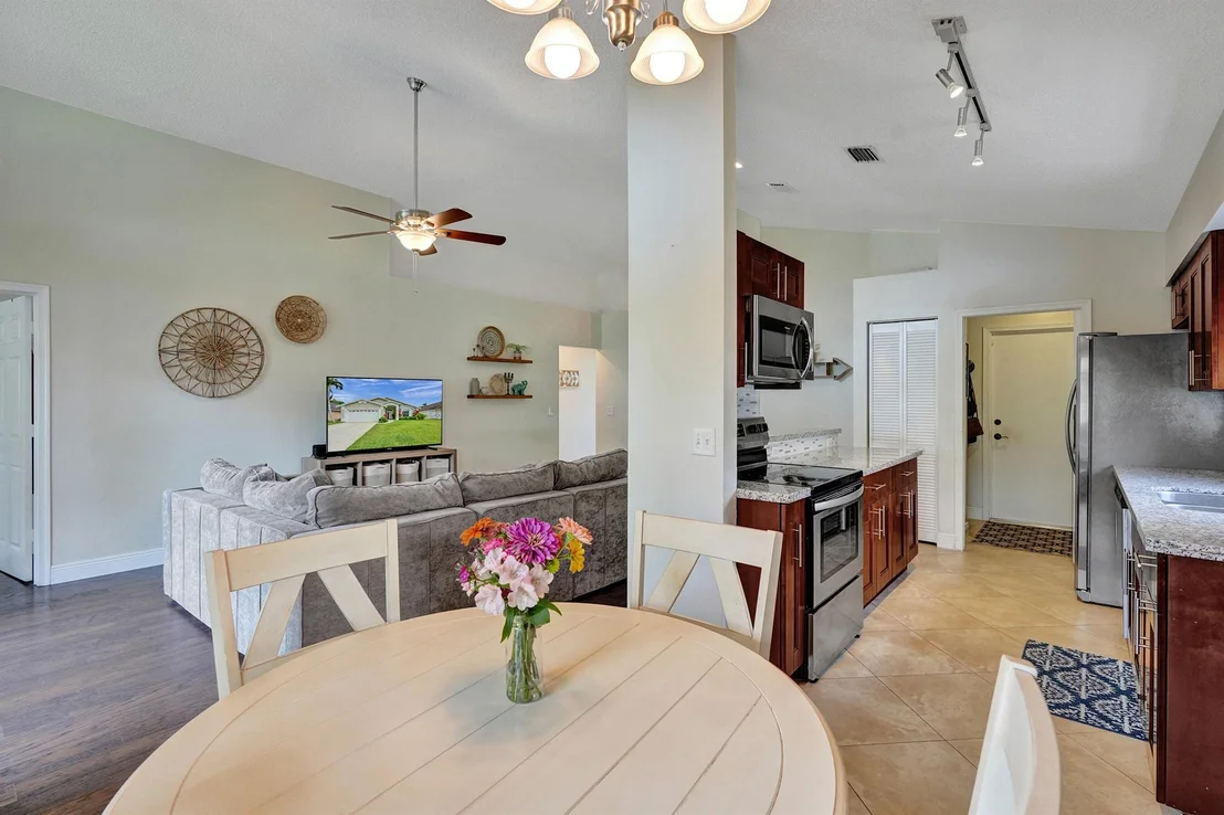 Photo of 6067 Hollywood Street