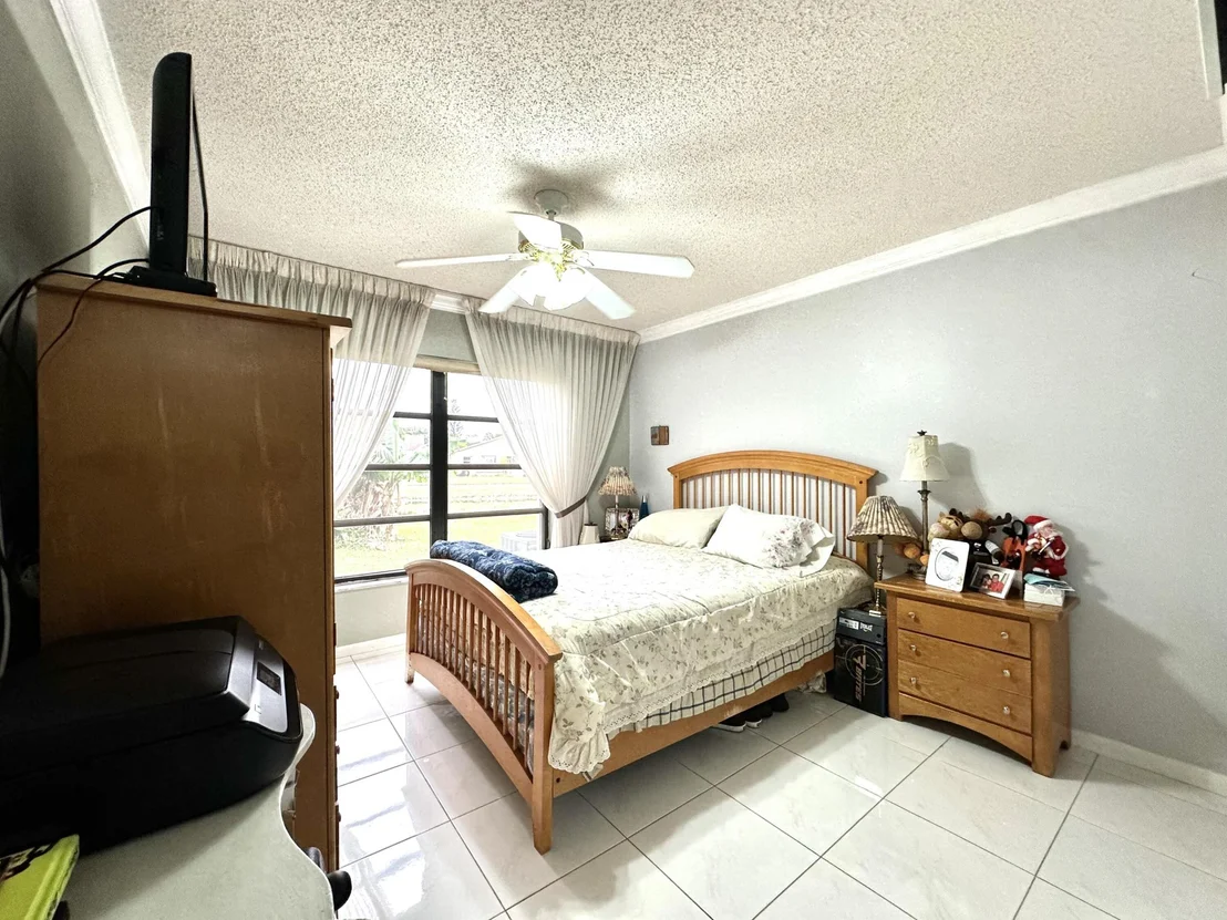 Photo of 5254 Mirror Lakes Boulevard